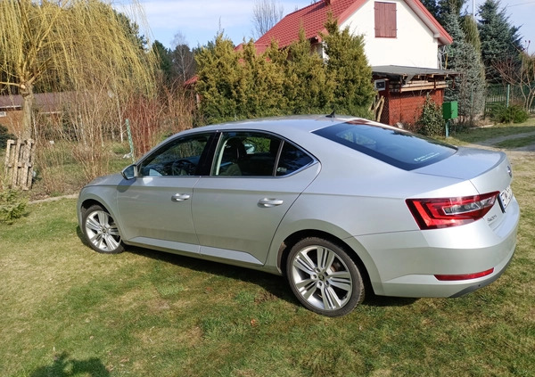 Skoda Superb cena 64900 przebieg: 177500, rok produkcji 2018 z Jedwabne małe 277